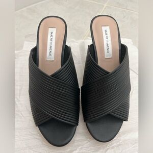 Saks fifth avenue - black wedge - wear only once